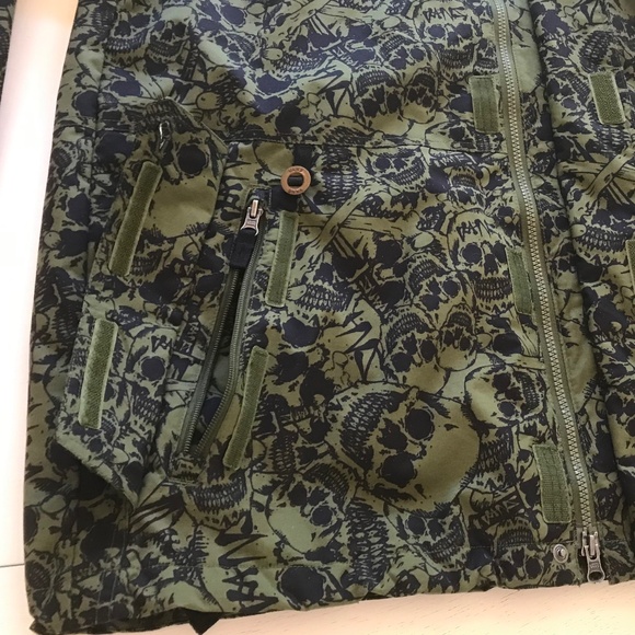 VANS GREEN SKULL CAMO SNOW BOARDING / SKI JACKET - Picture 6 of 16